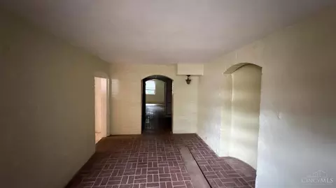Entry Way - 2304 Upland Pl, Cincinnati, OH 45206 photo 3 of 3