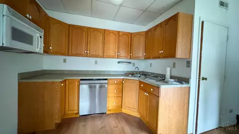 Kitchen - 2304 Upland Pl, Cincinnati, OH 45206 photo 5 of 8