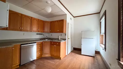 Kitchen - 2304 Upland Pl, Cincinnati, OH 45206 photo 4 of 8