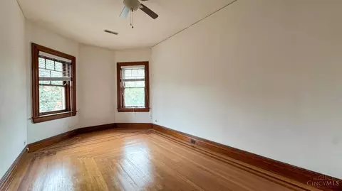 Bedroom - 2304 Upland Pl, Cincinnati, OH 45206 photo 5 of 18