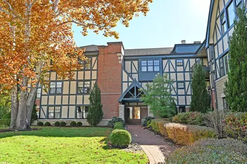 Exterior - 6901 Murray Ave, Mariemont, OH 45227 photo 5 of 14
