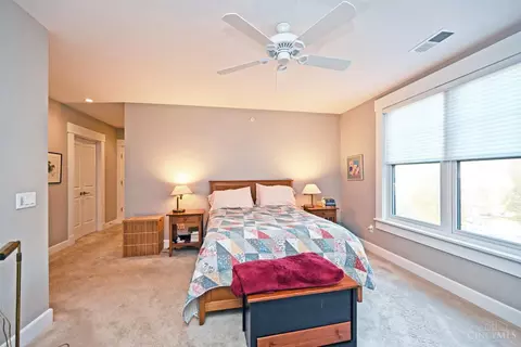 Bedroom - 6901 Murray Ave, Mariemont, OH 45227 photo 2 of 6