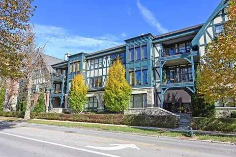 Exterior - 6901 Murray Ave, Mariemont, OH 45227 photo 2 of 14