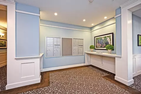 Entry Way - 6901 Murray Ave, Mariemont, OH 45227 photo 2 of 6