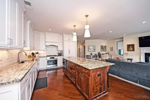 Kitchen - 6901 Murray Ave, Mariemont, OH 45227 photo 4 of 6
