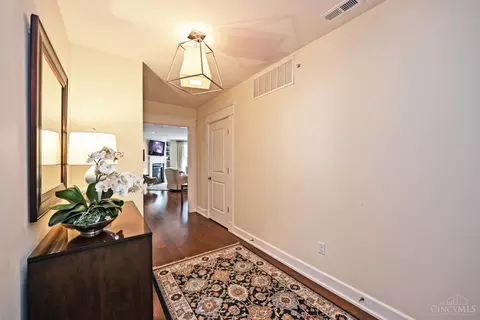 Entry Way - 6901 Murray Ave, Mariemont, OH 45227 photo 5 of 6
