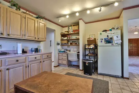 Kitchen - 7204 Wesselman Rd, Cleves, OH 45002 photo 4 of 4