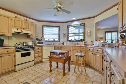 Kitchen - 7204 Wesselman Rd, Cleves, OH 45002 photo 3 of 4