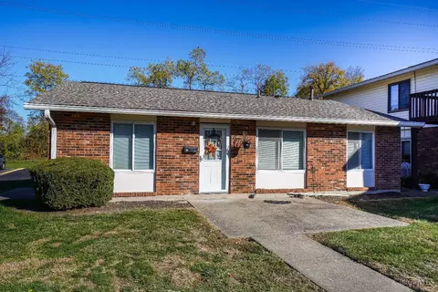 2 Dusk Ct, Fairfield, OH 45014