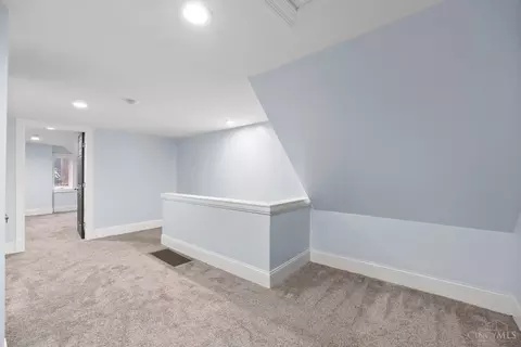 Entry Way - 1545 Pullan Ave, Cincinnati, OH 45223 photo 4 of 4