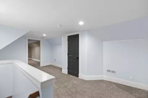 Entry Way - 1545 Pullan Ave, Cincinnati, OH 45223 photo 2 of 4