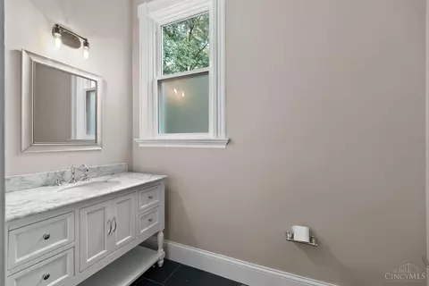 Bath - 1545 Pullan Ave, Cincinnati, OH 45223 photo 1 of 3