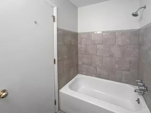 Bath - 698 Winding Way, Cincinnati, OH 45245 photo 3 of 3