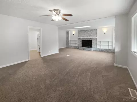 Living - 698 Winding Way, Cincinnati, OH 45245 photo 2 of 6