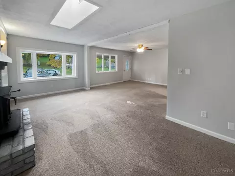 Living - 698 Winding Way, Cincinnati, OH 45245 photo 3 of 6