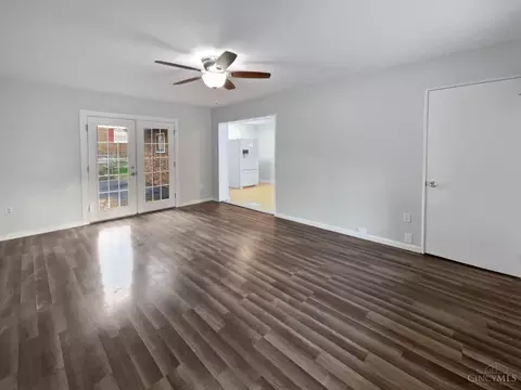 Living - 698 Winding Way, Cincinnati, OH 45245 photo 5 of 6