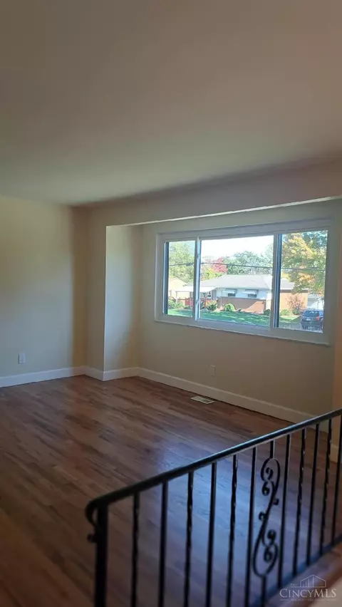 Living - 11685 Hamlet Rd, Forest Park, OH 45240 photo 3 of 3