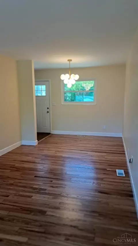 Living - 11685 Hamlet Rd, Forest Park, OH 45240 photo 2 of 3