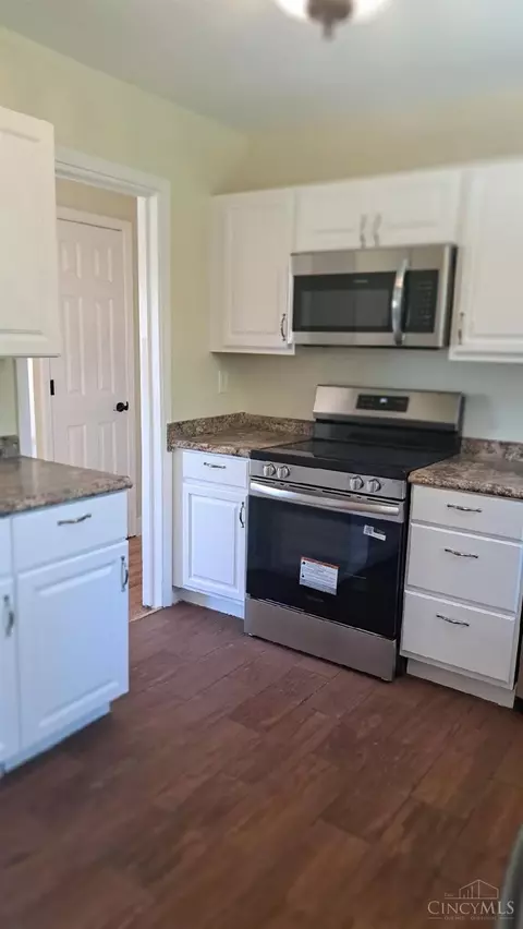 Kitchen - 11685 Hamlet Rd, Forest Park, OH 45240 photo 1 of 3
