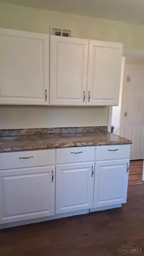 Kitchen - 11685 Hamlet Rd, Forest Park, OH 45240 photo 2 of 3