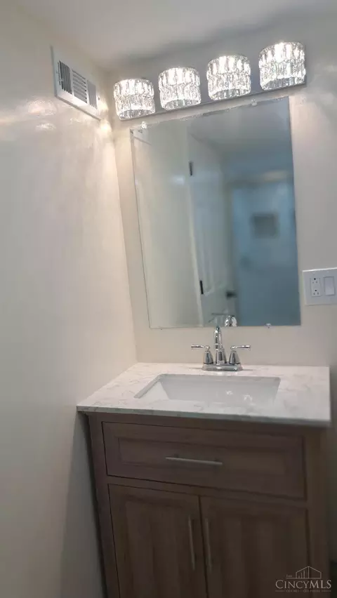 Bath - 11685 Hamlet Rd, Forest Park, OH 45240 photo 3 of 3