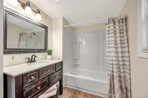 Bath - 3660 Monteith Ave, Cincinnati, OH 45208 photo 1 of 2