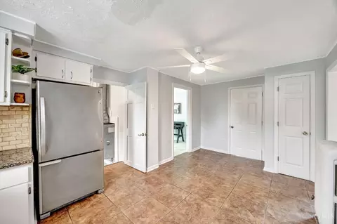 Entry Way - 3660 Monteith Ave, Cincinnati, OH 45208 photo 2 of 3