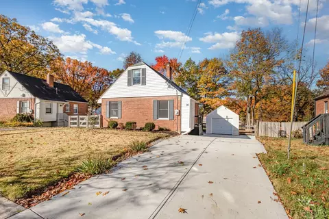 30 Gambier Cir, Greenhills, OH 45218