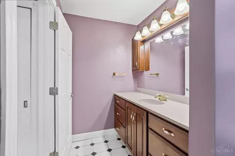 Bath - 3590 Simpson Trce, Maineville, OH 45039 photo 2 of 4