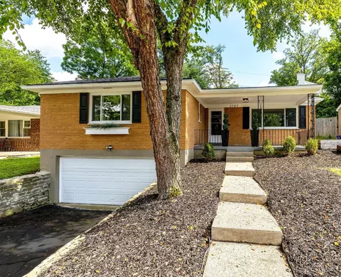 2783 Losantiridge Ave, Cincinnati, OH 45213