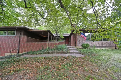 7714 Forest Rd, Cincinnati, OH 45255
