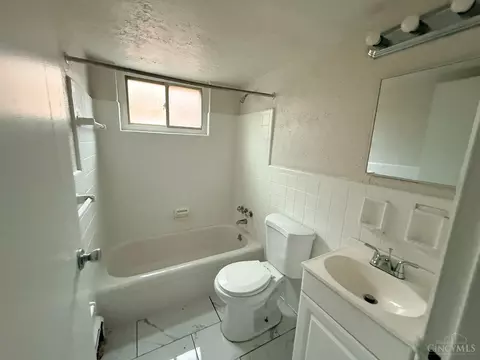 Bath - 3553 Van Antwerp Pl, Cincinnati, OH 45229 photo 2 of 3