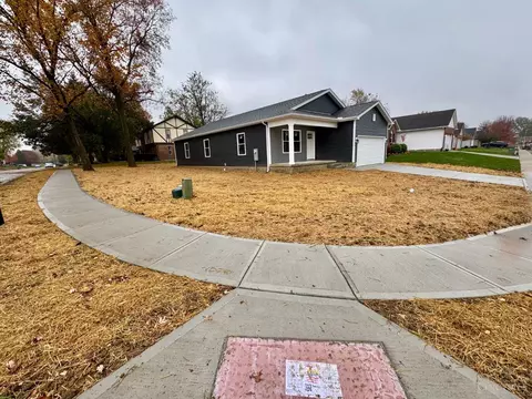 1351 Mayfair Dr, Wilmington, OH 45177