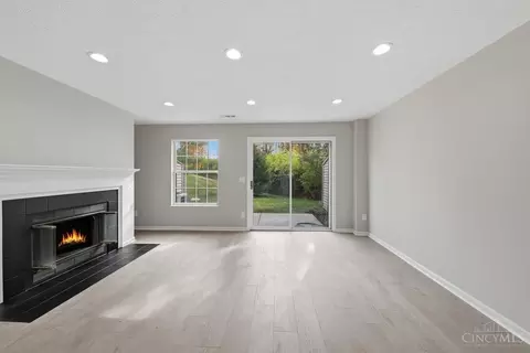 Living - 5649 Regimental Pl, Cincinnati, OH 45239 photo 3 of 4