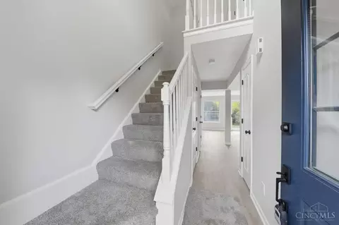 Entry Way - 5649 Regimental Pl, Cincinnati, OH 45239 photo 2 of 5
