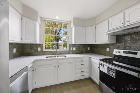Kitchen - 5649 Regimental Pl, Cincinnati, OH 45239 photo 2 of 3
