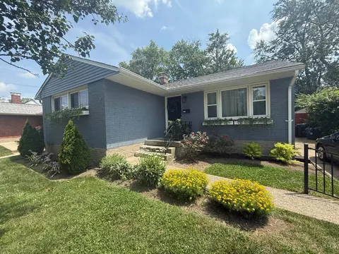 7821 Greenbriar Ln, Madeira, OH 45243