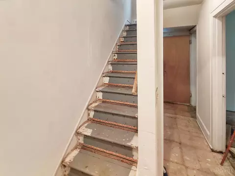 Entry Way - 1440 Manss Ave, Cincinnati, OH 45205 photo 1 of 2