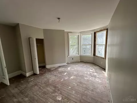 Bedroom - 435 Purcell Ave, Cincinnati, OH 45205 photo 2 of 2