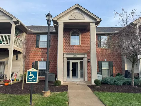 8002 Pinnacle Pt, West Chester, OH 45069