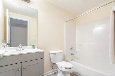 Bath - 5673 Samver Rd, Cincinnati, OH 45239 photo 4 of 4