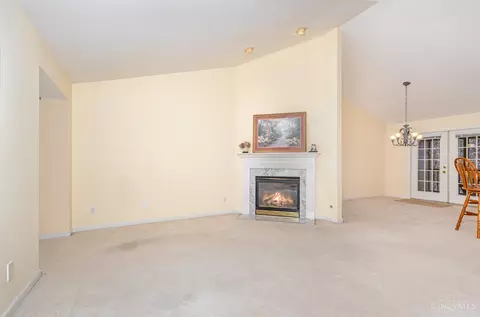 Living - 5673 Samver Rd, Cincinnati, OH 45239 photo 1 of 4
