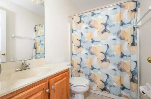Bath - 5673 Samver Rd, Cincinnati, OH 45239 photo 3 of 4