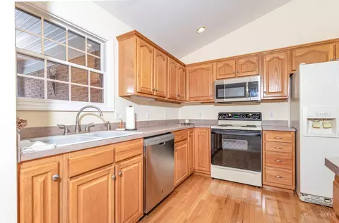 Kitchen - 5673 Samver Rd, Cincinnati, OH 45239 photo 2 of 2