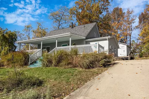1868 Fieldcrest Dr, Lawrenceburg, IN 47025