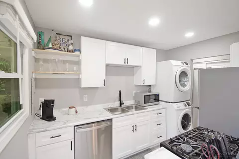 Kitchen - 8831 Daly Rd, Cincinnati, OH 45231 photo 1 of 2