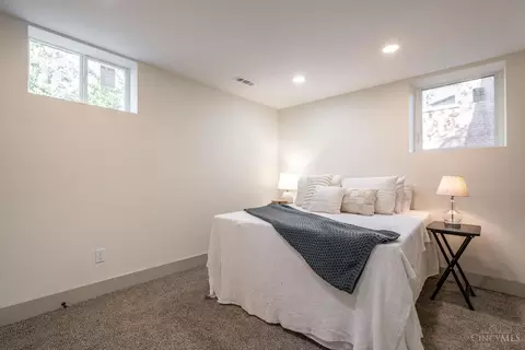 Bedroom - 8693 Mockingbird Ln, Cincinnati, OH 45231 photo 4 of 5