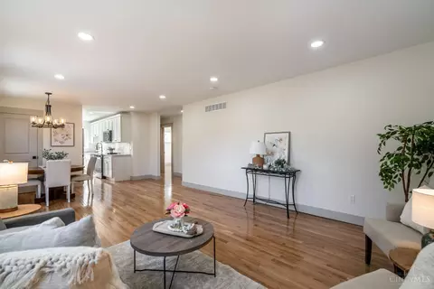 Living - 8693 Mockingbird Ln, Cincinnati, OH 45231 photo 3 of 4