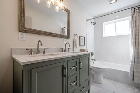 Bath - 8693 Mockingbird Ln, Cincinnati, OH 45231 photo 1 of 7