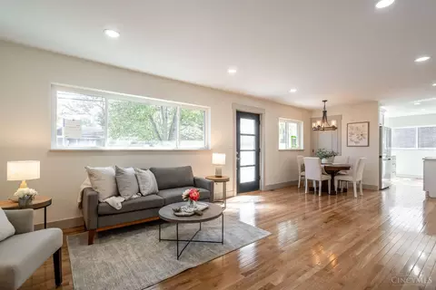 Living - 8693 Mockingbird Ln, Cincinnati, OH 45231 photo 2 of 4